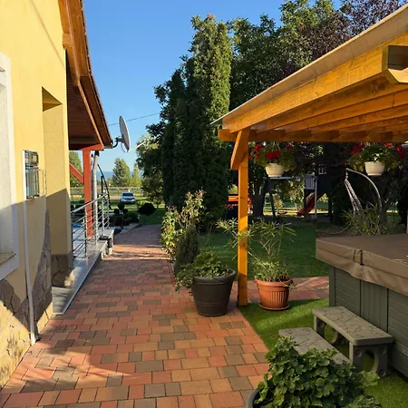 Hegyalja Apartmanhaz Lejlighed Balatongyörök